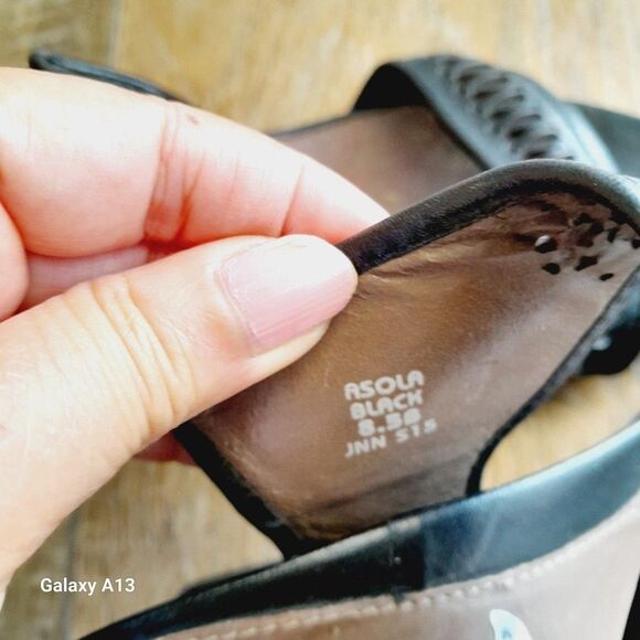 Earthies Asolas Black Cutout Hammered Leather Comfort Block Heels Sandals sz:8.5 - Picture 4 of 7